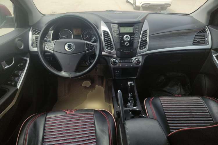Used SsangYong Korando 2015 2.0L 4x4 Automatic Zhi Chun Edition Center Console