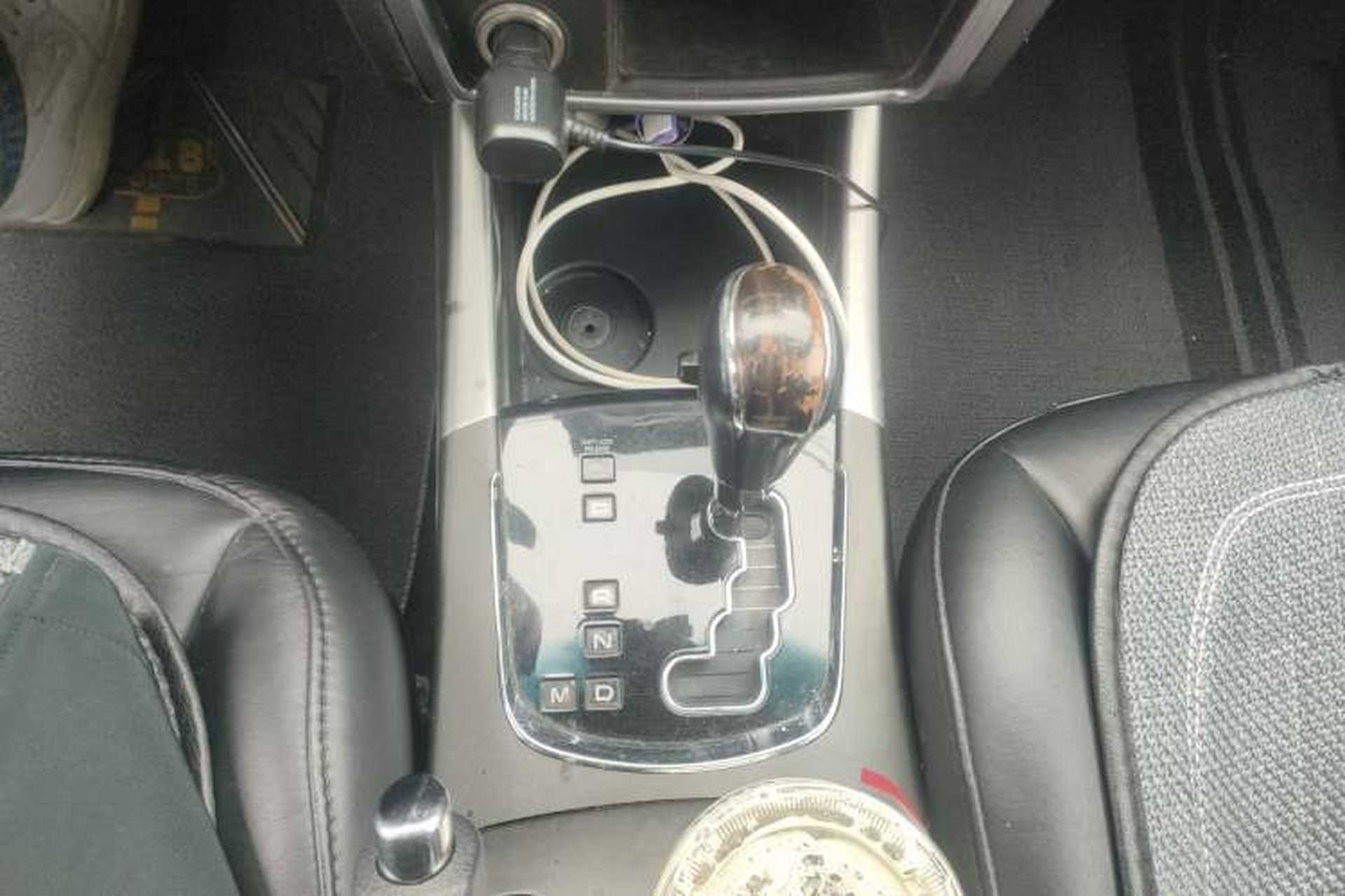 Used SsangYong Korando 2015 2.0L 4x4 Automatic Zhi Chun Edition Gear Lever