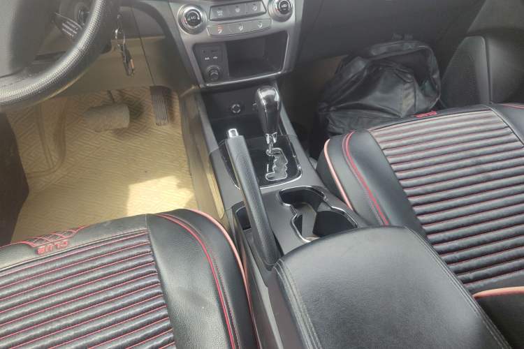 Used SsangYong Korando 2015 2.0L 4x4 Automatic Zhi Chun Edition Gear Lever