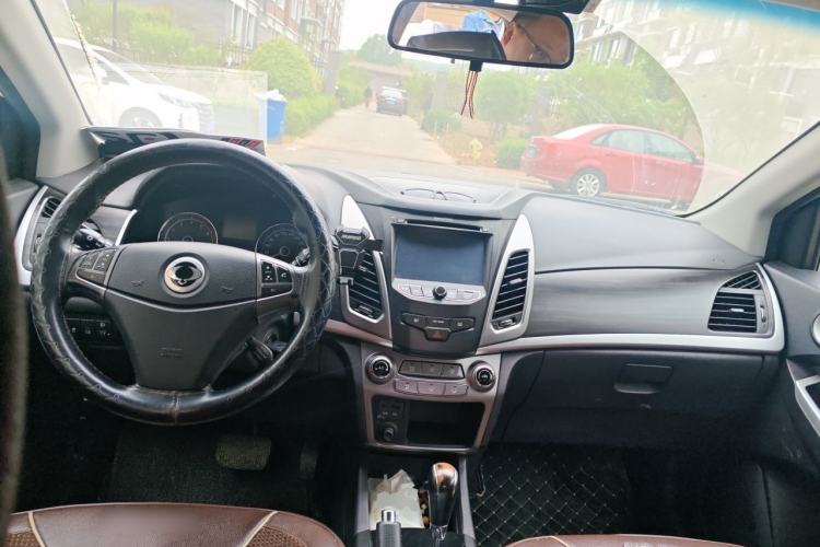Used SsangYong Korando 2015 2.0L Two-Wheel Drive Automatic ZhiXiang Edition Center Console