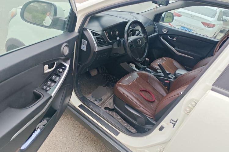 Used SsangYong Korando 2015 2.0L Two-Wheel Drive Automatic ZhiXiang Edition Driver Seat