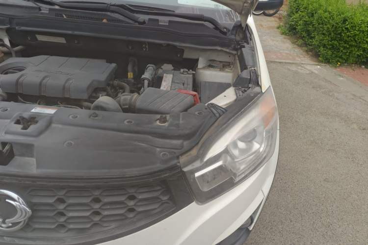 Used SsangYong Korando 2015 2.0L Two-Wheel Drive Automatic ZhiXiang Edition Engine Bay Left