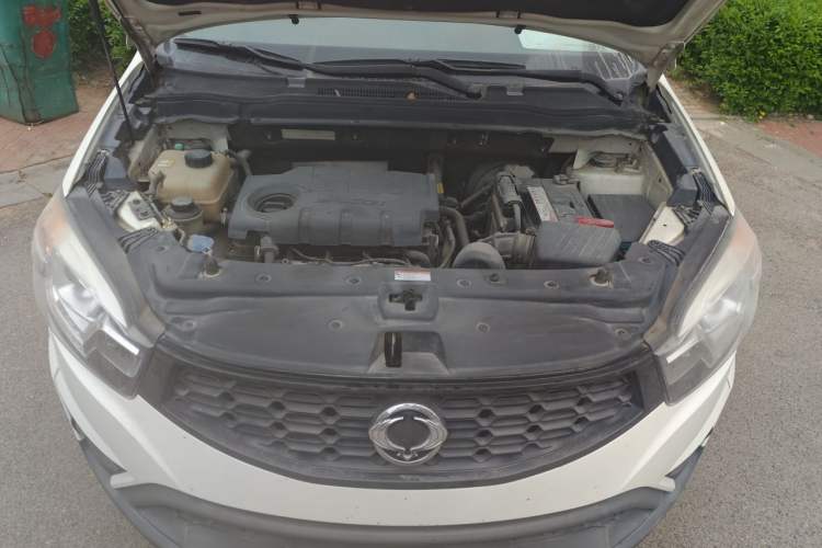 Used SsangYong Korando 2015 2.0L Two-Wheel Drive Automatic ZhiXiang Edition Engine Bay