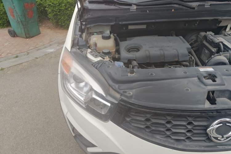 Used SsangYong Korando 2015 2.0L Two-Wheel Drive Automatic ZhiXiang Edition Engine Bay Right