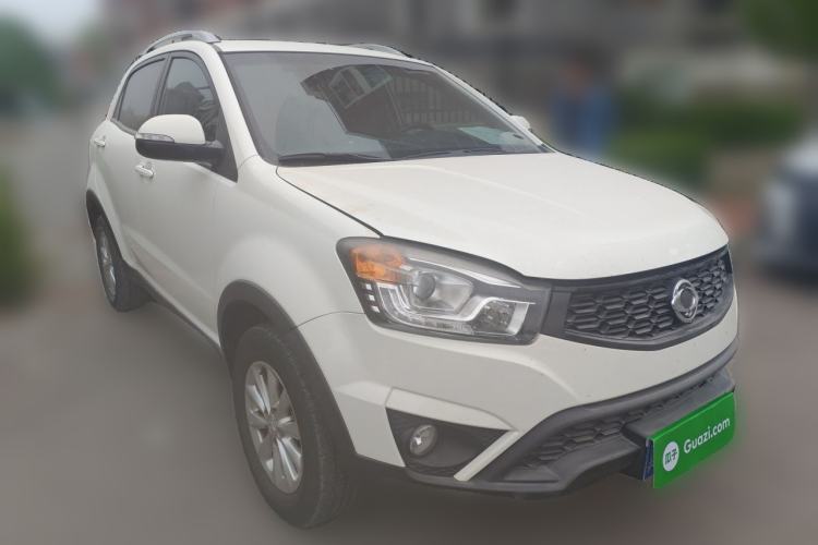 Used SsangYong Korando 2015 2.0L Two-Wheel Drive Automatic ZhiXiang Edition Front Right 45 Deg