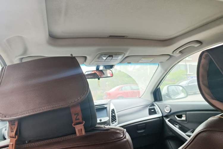 Used SsangYong Korando 2015 2.0L Two-Wheel Drive Automatic ZhiXiang Edition Headliner