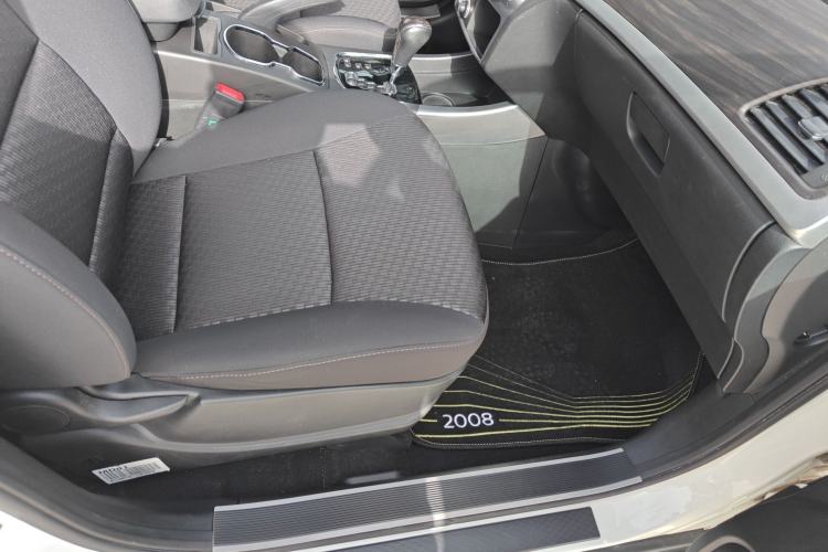 Used SsangYong Korando 2015 2.0L 4x4 Automatic Zhi Chun Edition Interior 4