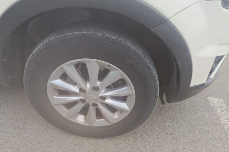 Used SsangYong Korando 2015 2.0L Two-Wheel Drive Automatic ZhiXiang Edition Right Front Wheel Hub