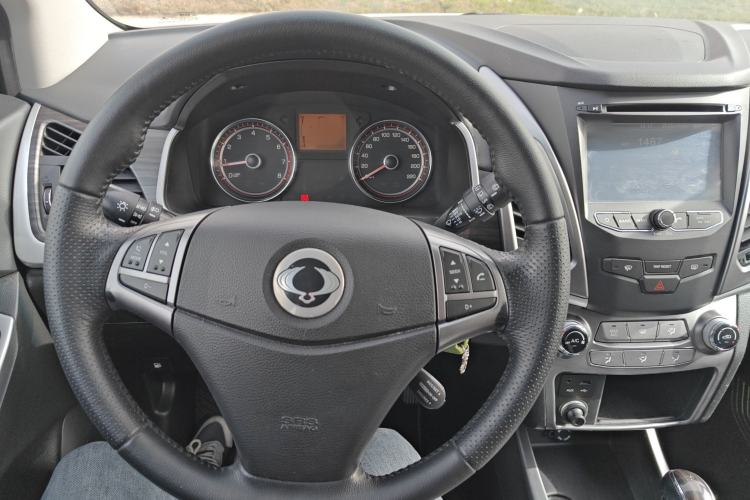 Used SsangYong Korando 2015 2.0L 4x4 Automatic Zhi Chun Edition Steering Wheel
