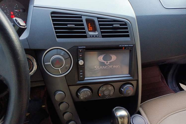 Used SsangYong Kyron 2007 M200 XDi MS Standard Model Audio And AC Panel