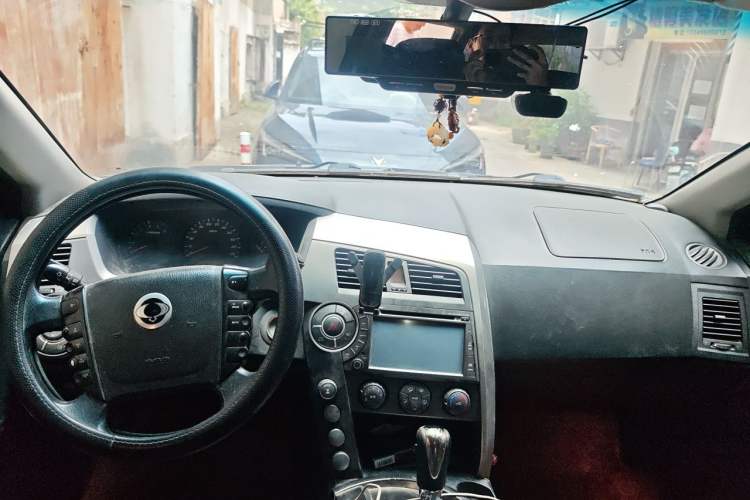 Used SsangYong Kyron 2010 2.0T Yixiang Expo Navigation Edition Diesel Version Center Console