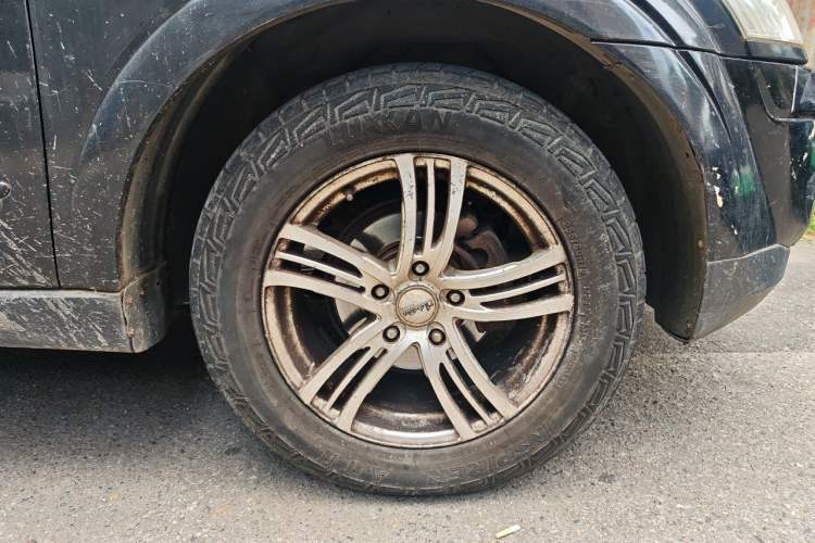 Used SsangYong Kyron 2010 2.0T Yixiang Expo Navigation Edition Diesel Version Right Front Wheel Hub