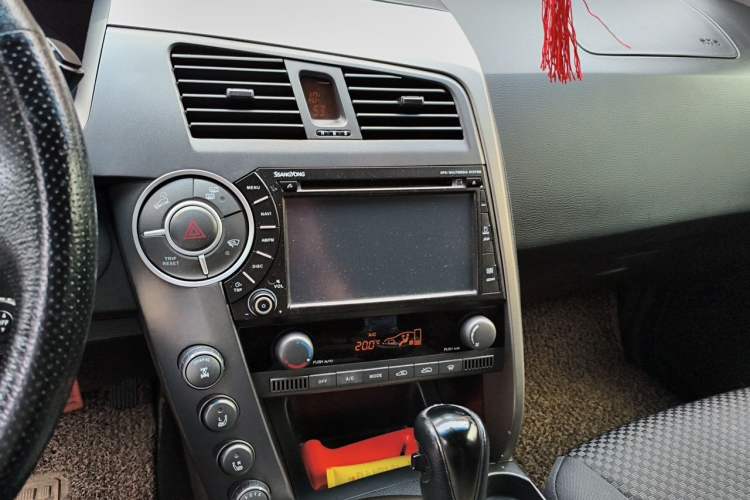 Used SsangYong Kyron 2011 2.0T Four-Wheel Drive Elite Navigation Edition Audio And AC Panel