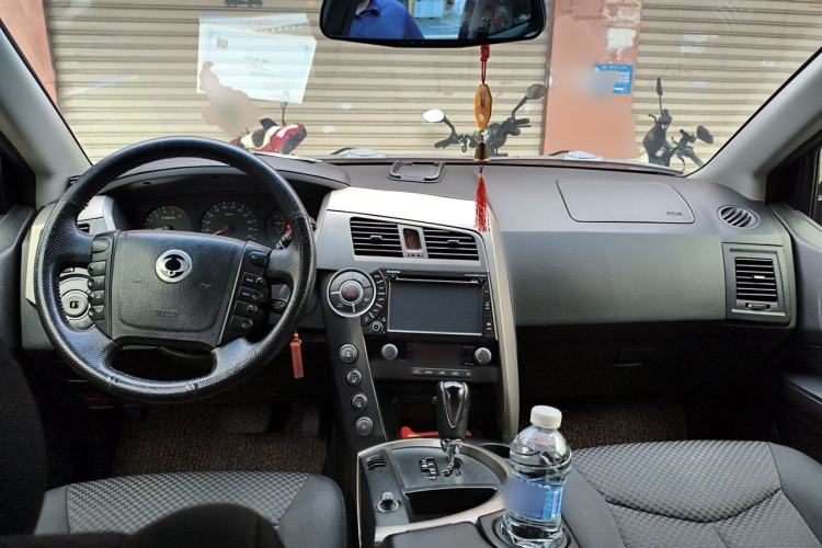 Used SsangYong Kyron 2011 2.0T Four-Wheel Drive Elite Navigation Edition Center Console
