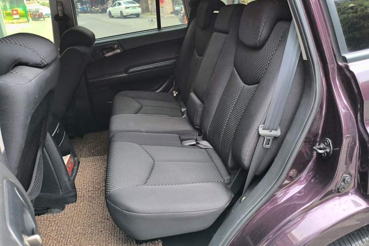 Used SsangYong Kyron 2011 2.0T Four-Wheel Drive Elite Navigation Edition Left Rear Seat