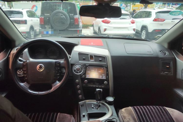 Used SsangYong Kyron 2011 2.0T Two-Wheel Drive Luxury Navigation Edition Center Console