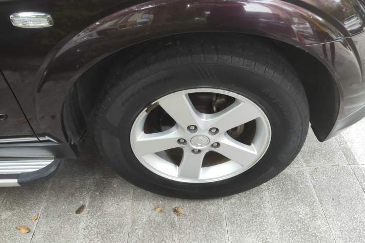 Used SsangYong Kyron 2011 2.0T Two-Wheel Drive Luxury Navigation Edition Right Front Wheel Hub