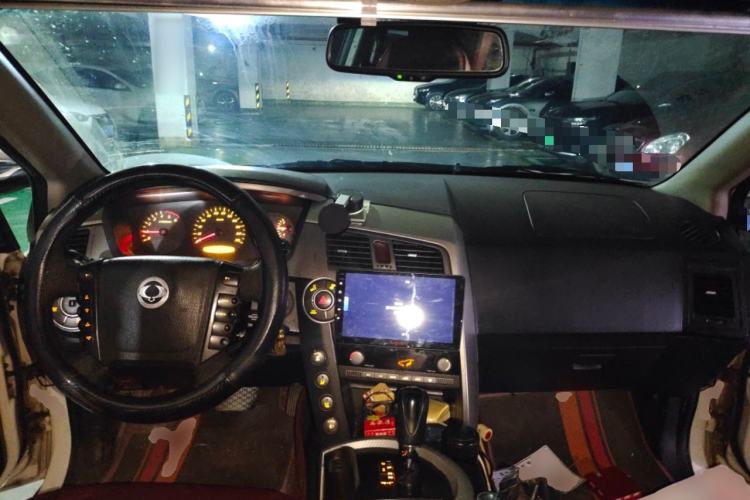 Used SsangYong Kyron 2011 2.0T Four-Wheel Drive Elite Navigation Edition Center Console