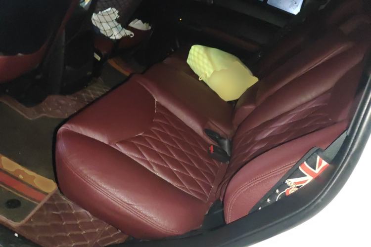 Used SsangYong Kyron 2011 2.0T Four-Wheel Drive Elite Navigation Edition Left Rear Seat