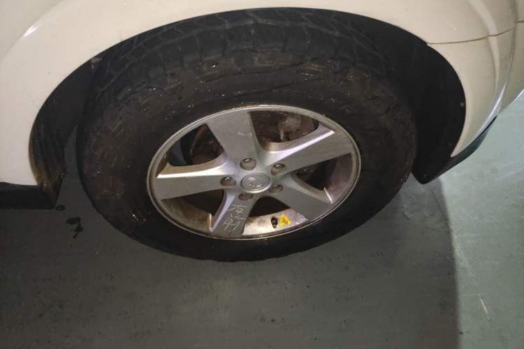 Used SsangYong Kyron 2011 2.0T Four-Wheel Drive Elite Navigation Edition Right Front Wheel Hub