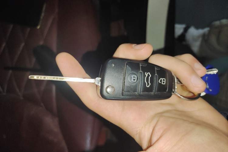 Used SsangYong Kyron 2011 2.0T Four-Wheel Drive Elite Navigation Edition Vehicle Key