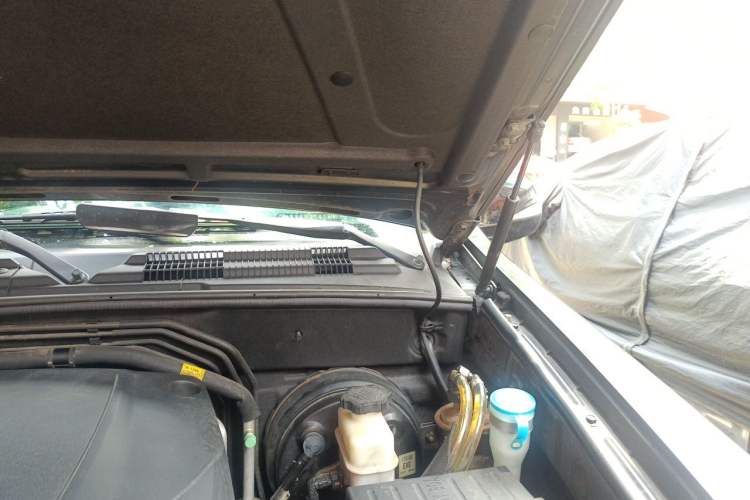 Used SsangYong Rexton 2010 270XDi Deluxe Flagship Edition Engine Bay Left