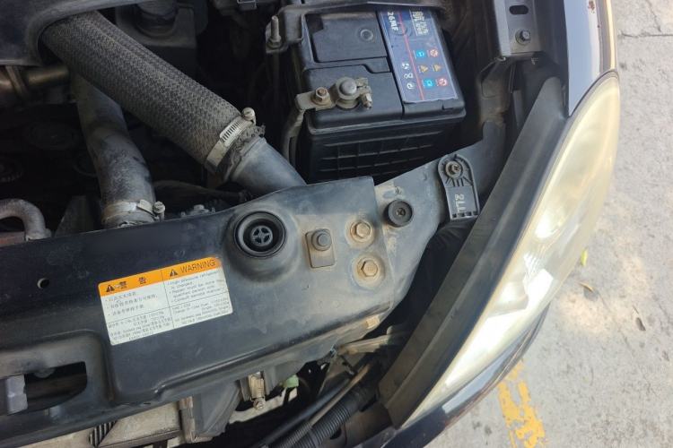 Used SsangYong Rexton 2011 2.0T Four-Wheel Drive Luxury Navigation Edition Engine Bay Left