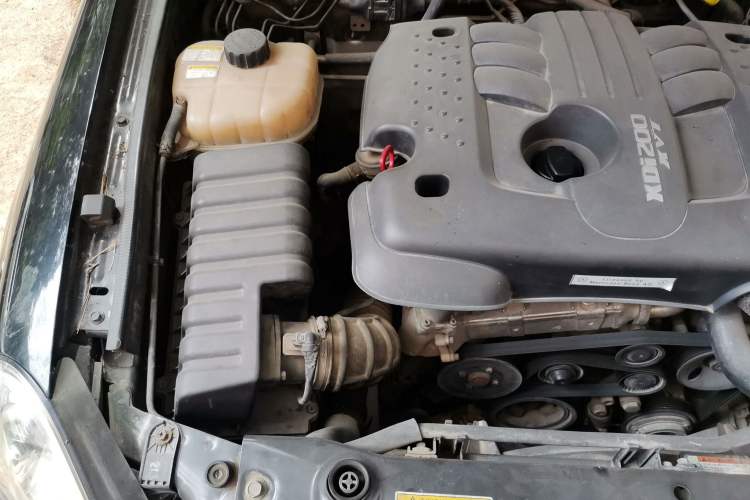 Used SsangYong Rexton 2011 2.0T Four-Wheel Drive Luxury Navigation Edition Engine Bay Right