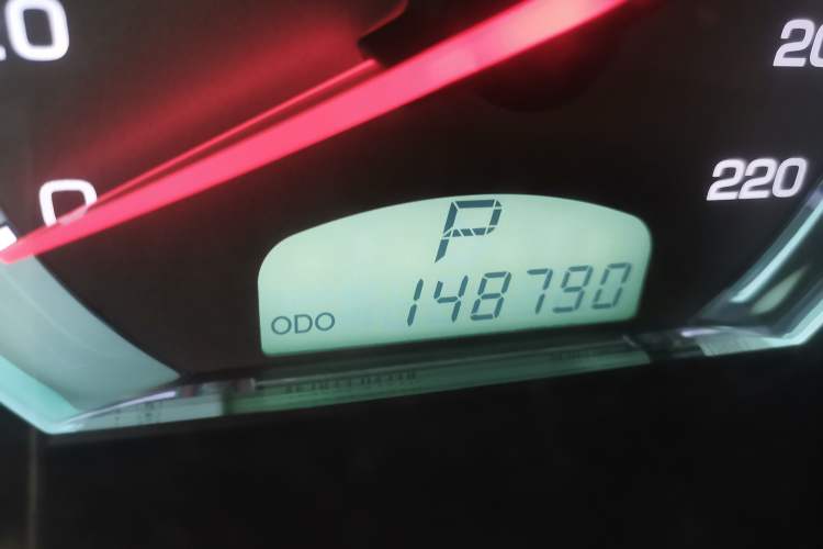Used SsangYong Rexton 2011 2.0T Four-Wheel Drive Luxury Navigation Edition Odometer Close Up