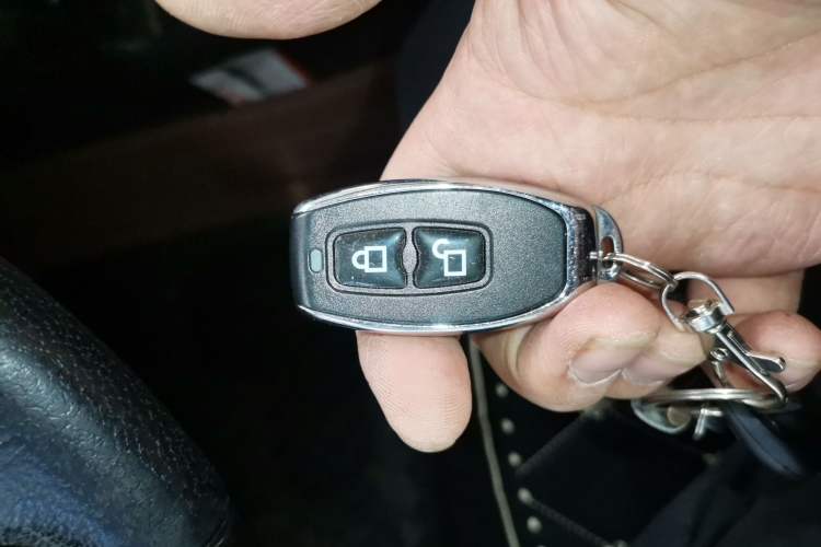 Used SsangYong Rexton 2011 2.0T Four-Wheel Drive Luxury Navigation Edition Vehicle Key