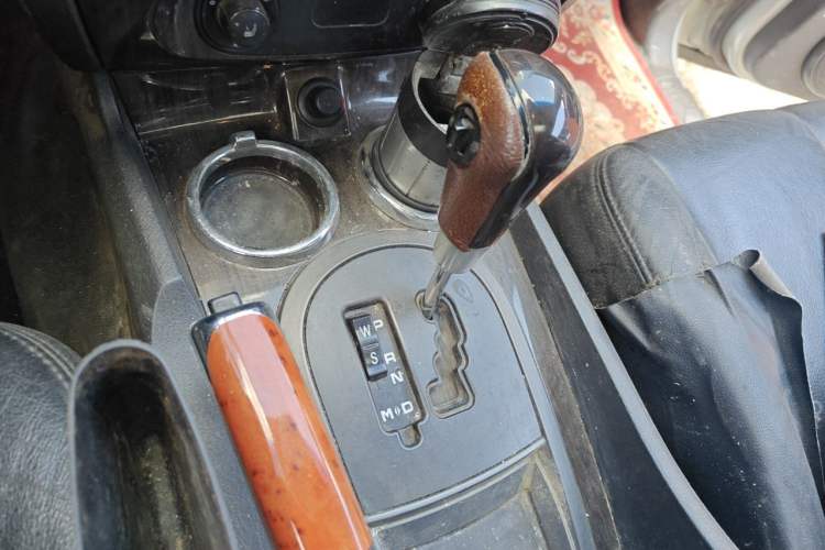 Used SsangYong Rexton 2011 2.7T Four-Wheel Drive Luxury Navigation Edition Gear Lever
