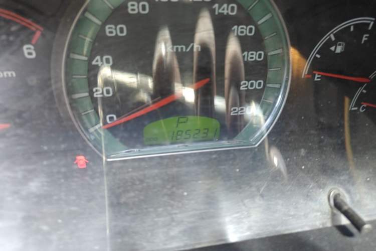 Used SsangYong Rexton 2011 2.7T Four-Wheel Drive Luxury Navigation Edition Odometer Close Up