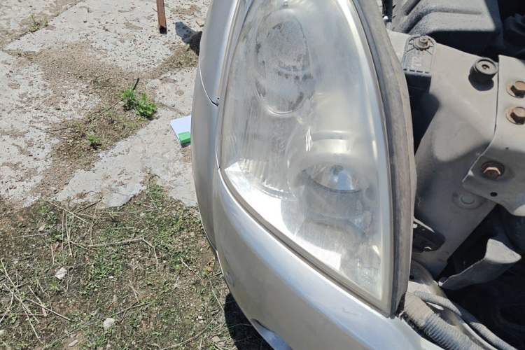 Used SsangYong Rexton 2011 2.7T Four-Wheel Drive Luxury Navigation Edition Right Front Headlight