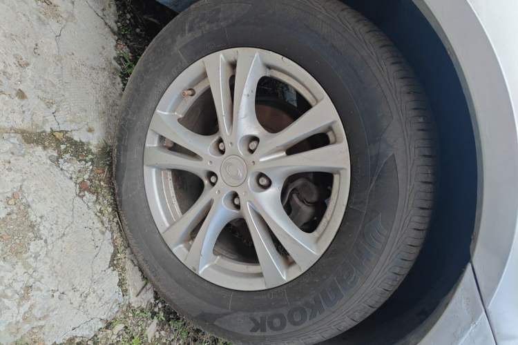 Used SsangYong Rexton 2011 2.7T Four-Wheel Drive Luxury Navigation Edition Right Front Wheel Hub