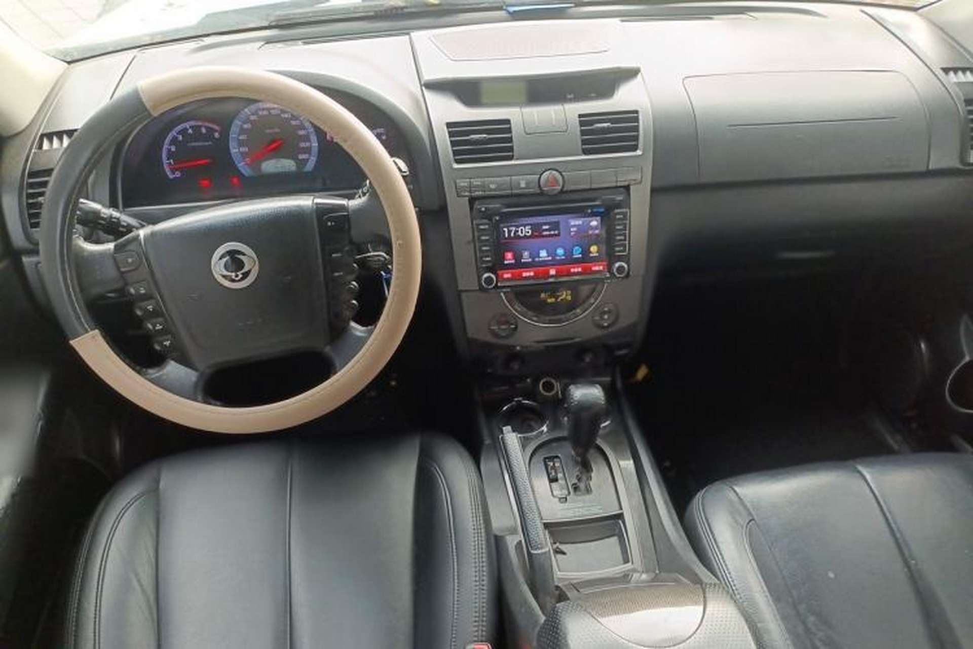 Used SsangYong Rexton 2011 2.0T Four-Wheel Drive Luxury Navigation Edition Center Console