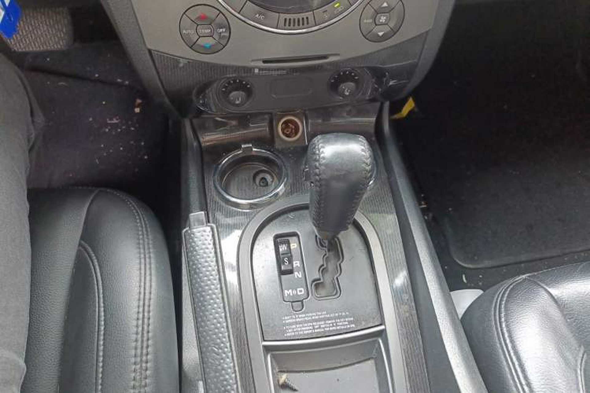 Used SsangYong Rexton 2011 2.0T Four-Wheel Drive Luxury Navigation Edition Gear Lever
