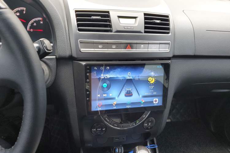 Used SsangYong Rexton W 2014 2.0T Two-Wheel Drive Elite Navigation Version with 5 Seats Audio And AC Panel