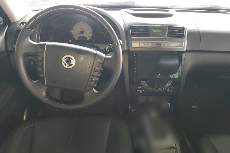 Used SsangYong Rexton W 2014 2.0T Two-Wheel Drive Elite Navigation Version with 5 Seats Center Console