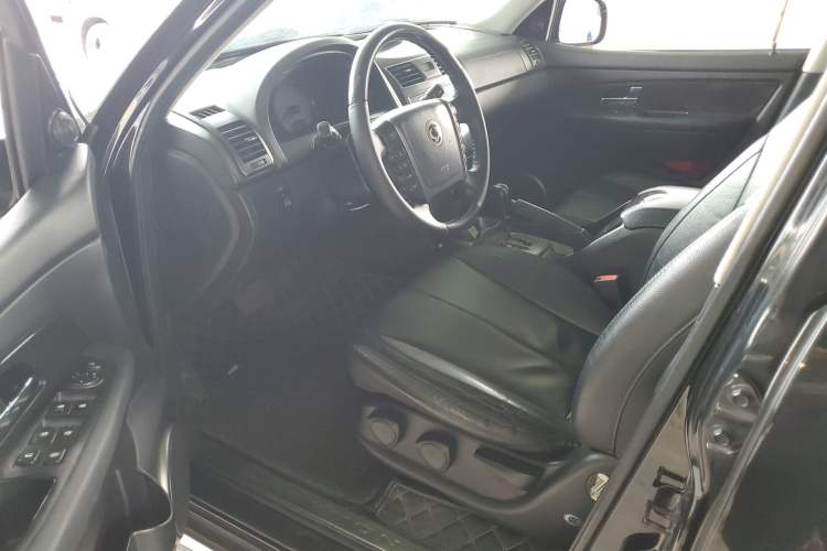 Used SsangYong Rexton W 2014 2.0T Two-Wheel Drive Elite Navigation Version with 5 Seats Driver Seat