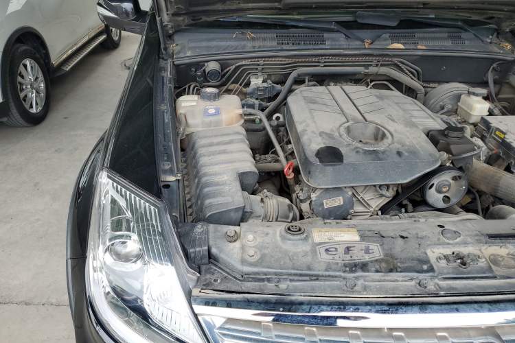 Used SsangYong Rexton W 2014 2.0T Two-Wheel Drive Elite Navigation Version with 5 Seats Engine Bay Right