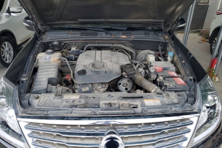 Used SsangYong Rexton W 2014 2.0T Two-Wheel Drive Elite Navigation Version with 5 Seats Engine Bay