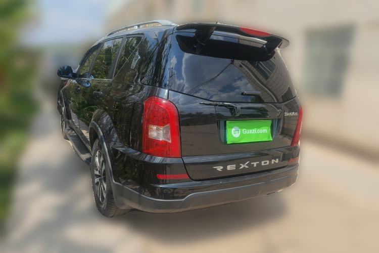 Used SsangYong Rexton W 2014 2.0T Four-Wheel Drive Luxury Navigation Version with 7 Seats Exterior 3