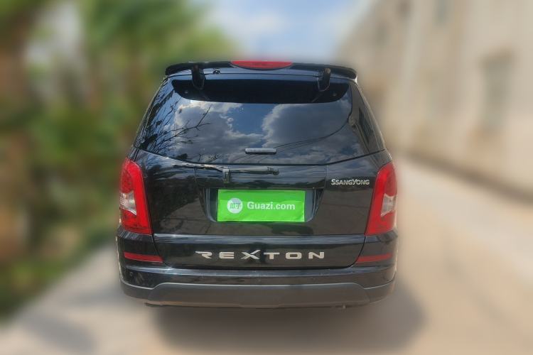 Used SsangYong Rexton W 2014 2.0T Four-Wheel Drive Luxury Navigation Version with 7 Seats Exterior 4