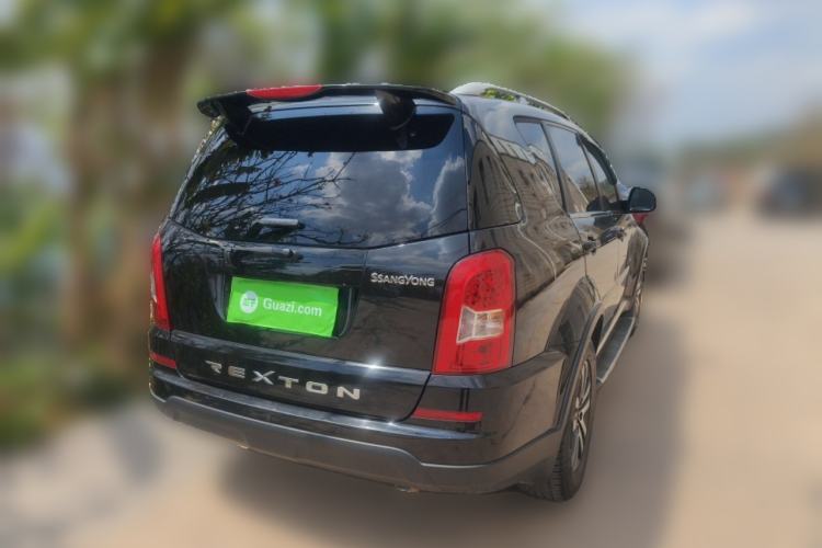 Used SsangYong Rexton W 2014 2.0T Four-Wheel Drive Luxury Navigation Version with 7 Seats Exterior 5