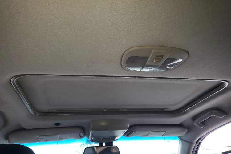 Used SsangYong Rexton W 2014 2.0T Two-Wheel Drive Elite Navigation Version with 5 Seats Headliner