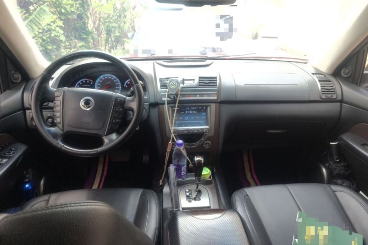Used SsangYong Rexton W 2014 2.0T Four-Wheel Drive Luxury Navigation Version with 7 Seats Interior 2