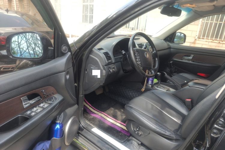 Used SsangYong Rexton W 2014 2.0T Four-Wheel Drive Luxury Navigation Version with 7 Seats Interior 3