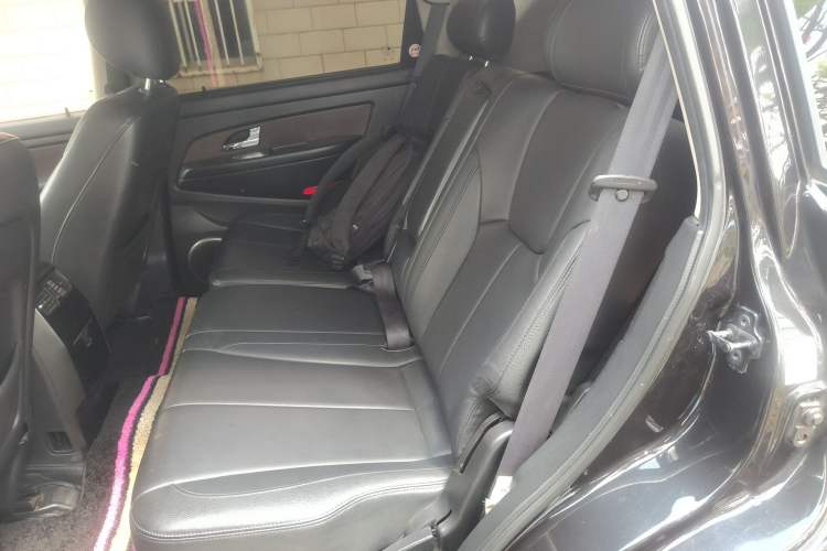 Used SsangYong Rexton W 2014 2.0T Four-Wheel Drive Luxury Navigation Version with 7 Seats Interior 4