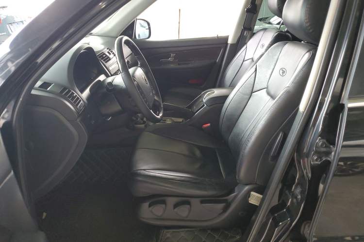 Used SsangYong Rexton W 2014 2.0T Two-Wheel Drive Elite Navigation Version with 5 Seats Left Front Seat