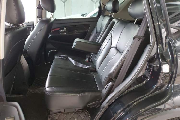 Used SsangYong Rexton W 2014 2.0T Two-Wheel Drive Elite Navigation Version with 5 Seats Left Rear Seat